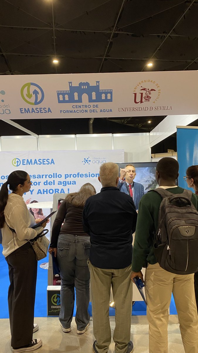 ExpoTalentoSP's tweet photo. 🚀 #ExpoTalento ya está en marcha en @fibesevilla 

Desde primera hora ya hay asistentes en los stands, resolviendo dudas y participando en conferencias y talleres. 💼🎤

Una jornada que ya conecta talento, empleo y formación en un mismo espacio https://t.co/2f89OUxuI1