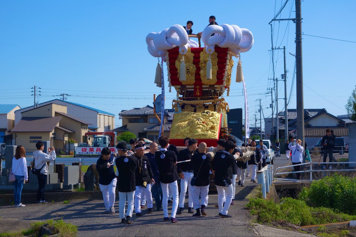 okd_yu's tweet photo. 令和8年　5月5日

壽 十三塚太鼓台

近藤泰山彫刻新調百周年記念行事

神事から始まり4ヶ所の自治会館での集合写真撮影および福投げ、そしてフィナーレの差し上げ

小さい自治会にも関わらず沢山の方のご協力のお陰で滞りなく終えることができました。

誠にありがとうございました。 https://t.co/O7s8uunF7q