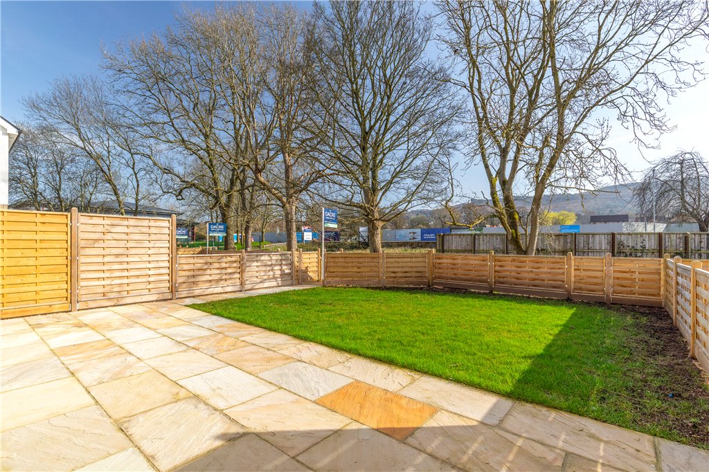 DacresYorkshire's tweet photo. ONE OF ONLY TWO 4 BED HOMES LEFT!
Ashlands Garth, Ilkley
Plot 3 £569,950
https://t.co/IevAEl5RyW
Enjoying a southerly aspect from the garden/terrace, this 4 bed home offers two ensuites, a study, dressing room, utility cupboard and cloakroom.
01943 600655

#Ilkley #IlkleyProperty https://t.co/NZE9jprYTz