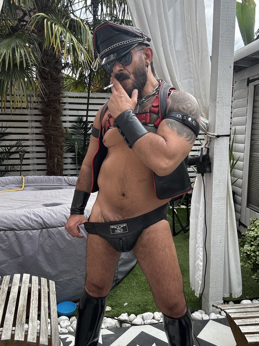 Let’s play outdoors 🐽💦🍑
