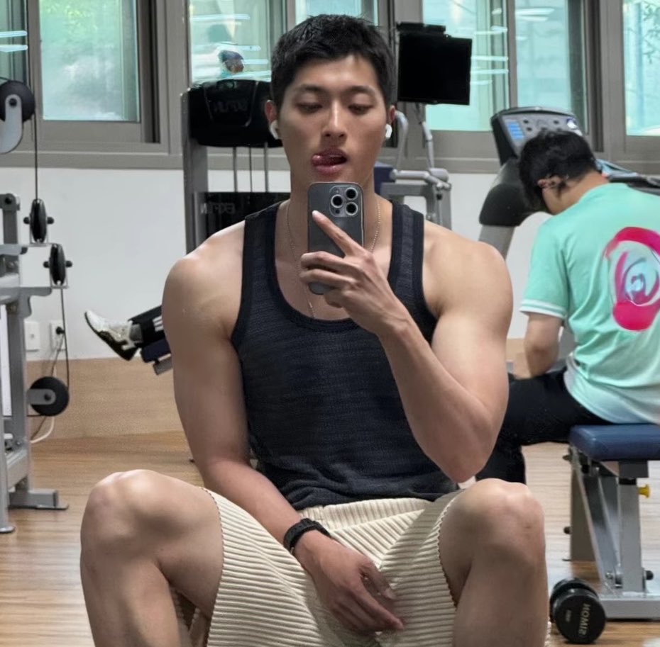 dhwlzha2's tweet photo. 이랬는데………..                       요래됐습니다 https://t.co/pQu8qToB5u