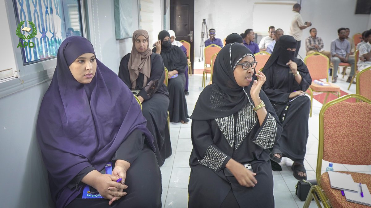 AcademyApd's tweet photo. @AcademyApd , in partnership with @Meta, held a training in Hargeisa on the role of social media in peacebuilding &amp; social cohesion. The event was officially opened by ED Omar Aden and attended by the Director General of the Ministry of Information and Culture, Abdisaalan Mohamud https://t.co/QJAygDvIFL