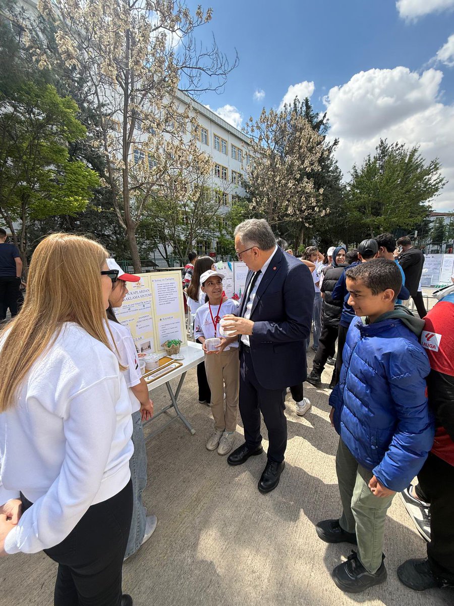 HumayunMahmut's tweet photo. @KAFADARIbrahim @durmustacim @SehitkamilMEM @M_A_Tiryakioglu @yagcimehmet27 @bulenttiryakii @bmuratkursun @Elifguness01
  ve İl ve ilçe Arge birimi koordinatörlerinin katılımıyla TÜBİTAK 4006 Fuarımızın açılışı gerçekleştirildi. https://t.co/rtayAn3fMa