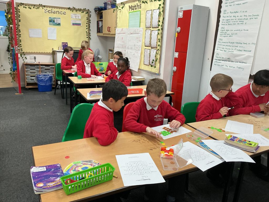 ssjprimarysch's tweet photo. In Maths yesterday, we explored decimals using place value charts – and Year 4 absolutely smashed it! 🌟 So proud of everyone’s effort and understanding. Keep up the fantastic work! 💫 #MathsLearning #Year4 #MathsSuccess https://t.co/uylaBcjPd8