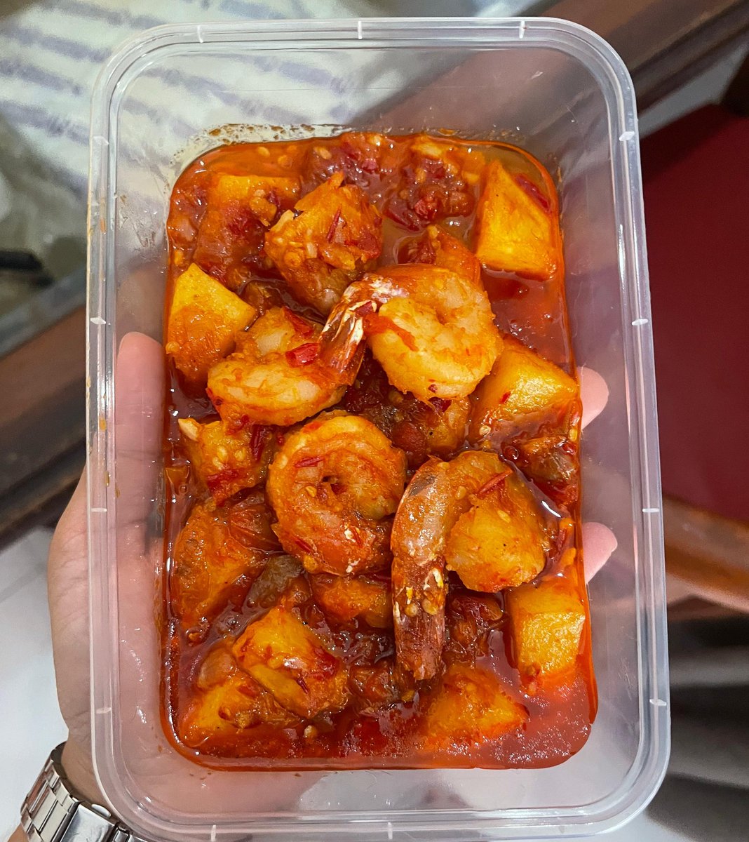 AndyHusky666's tweet photo. Hari ini jualannya udang balado kentang, kerang ijo balado, cumi cabe ijo, &amp; ayam suwir 😋 https://t.co/3xC3WwZ8A0