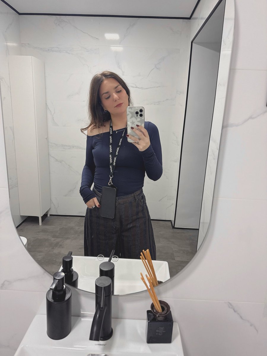 MissBFire's tweet photo. 😗✌🏻 https://t.co/iSHxiT7Ndm
