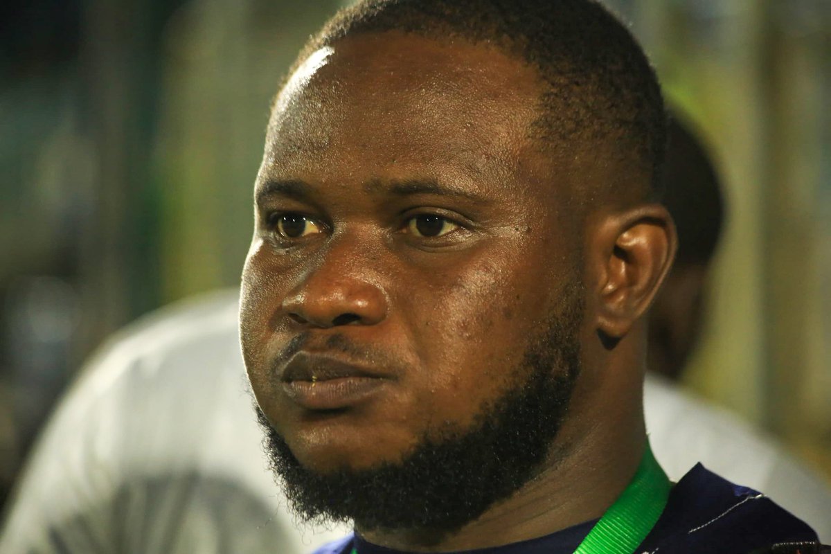 PRISU12's tweet photo. Me after playing @SportingLagos  under 2.5 with my last card .. @PoojaMedia  make una help me https://t.co/Q74POcyHp9