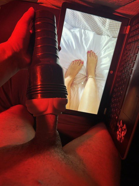 blitzenalr2's tweet photo. Dm me if you want me to tribute your gf/ex/mom/sis/ etc  🫣

Nudes and feet pics have a higher chance of getting a cumshot but anything goes 😝

#cumtribute #cocktribute #tribute #jerktribute #nsfwtwt #wankchat #wanktribute #feet #horny #goon #gooner https://t.co/bPml2S4EZW