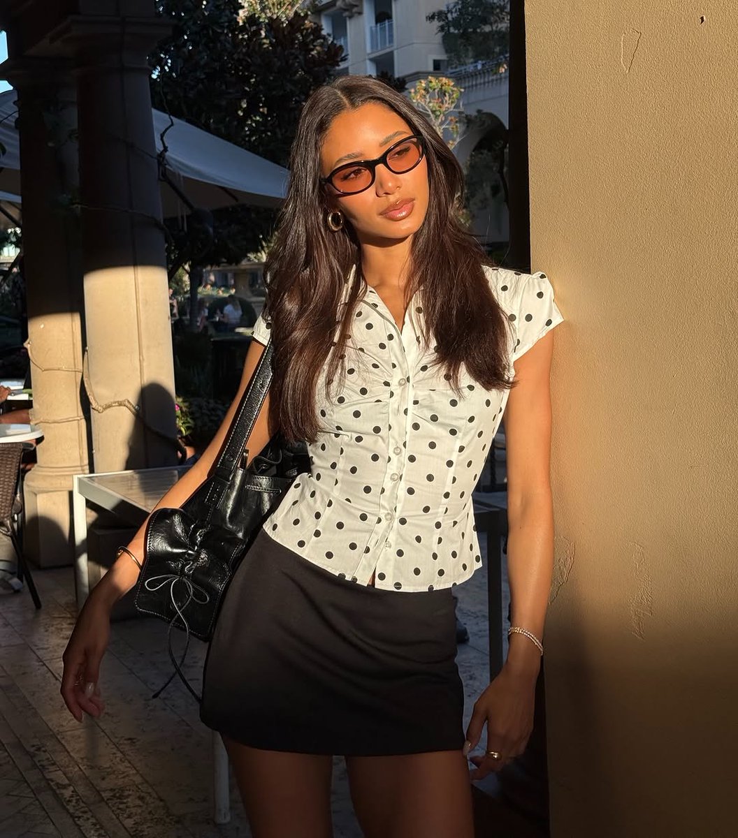 allyrossel's tweet photo. 75 degrees in LA 🖤 https://t.co/SLEaBu0ftT