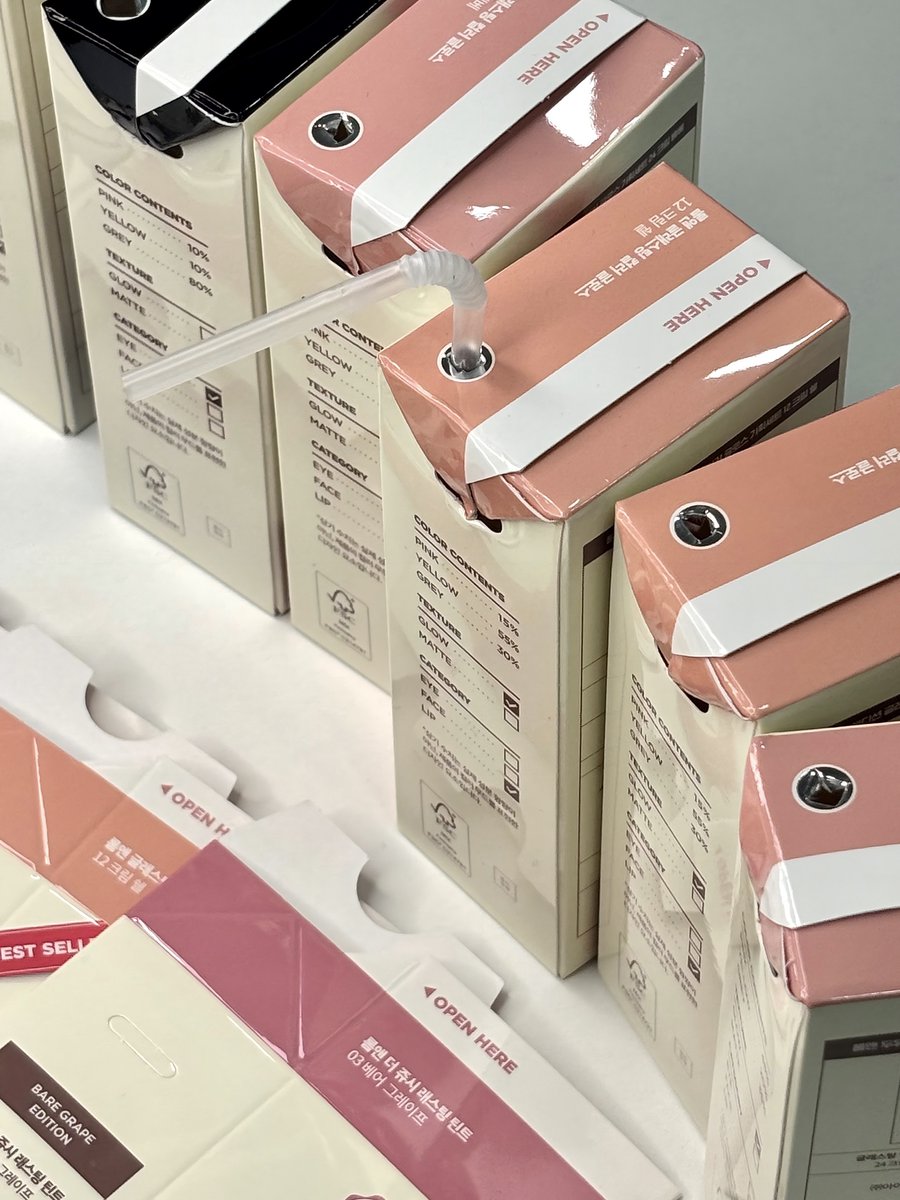 [스포] [이벤트]
어디서 고소한 냄새 나지 않아요?🫛🥛
#RT인용 으로  롬앤의 고소한 냄새의 정체를 밝혀주세요!

추첨을 통해 5분께 
롬앤의 신제품 2종 셋튜 보내드립니다!
( ☆당첨자 발표 : 5월 12일☆)
