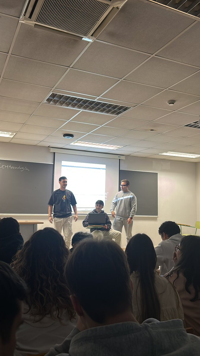 Grupo7_ tweet media