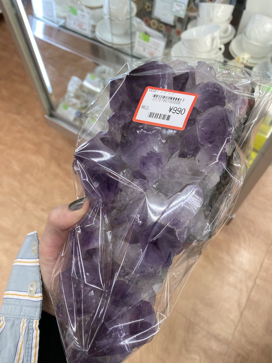 お値段と色とパッケージで一瞬巨峰…？と思ったけど立派な紫水晶ですね