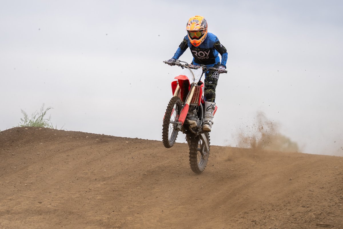 kubomanadesu's tweet photo. 数カ月ぶりのCRF150💖

レース前の雰囲気に身を任せて、久しぶりに大きめのジャンプも飛んでみました♪
怖いけど楽しいから、次回は他のジャンプも飛びたい気持ち…笑

📸 @naaaaaco05 https://t.co/IbZ1r5m85l