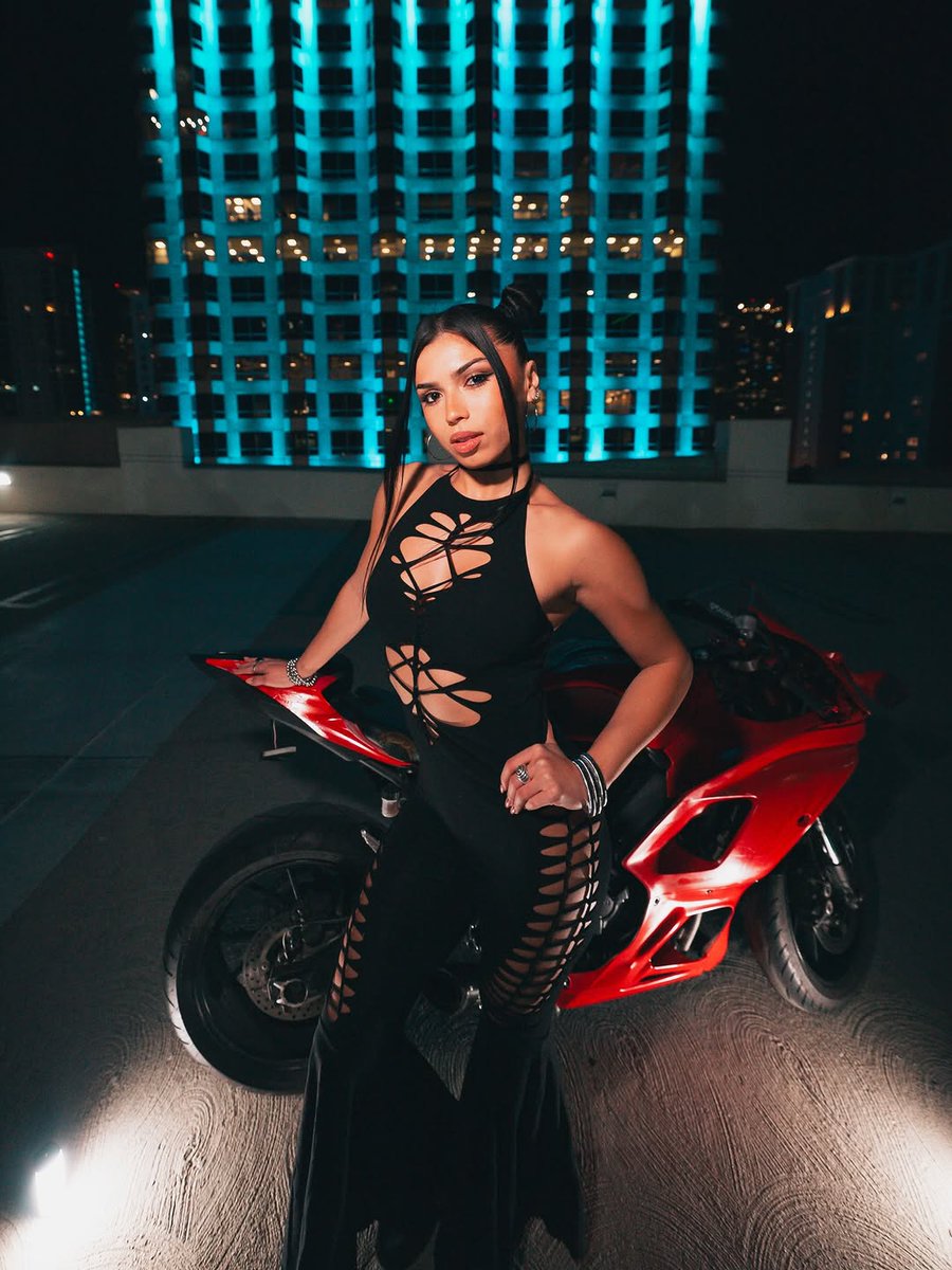 alyssajmo500's tweet photo. bike &amp; buns 💋
•
•
•
•
•
•
•
• https://t.co/ZYT4r9AdbN
