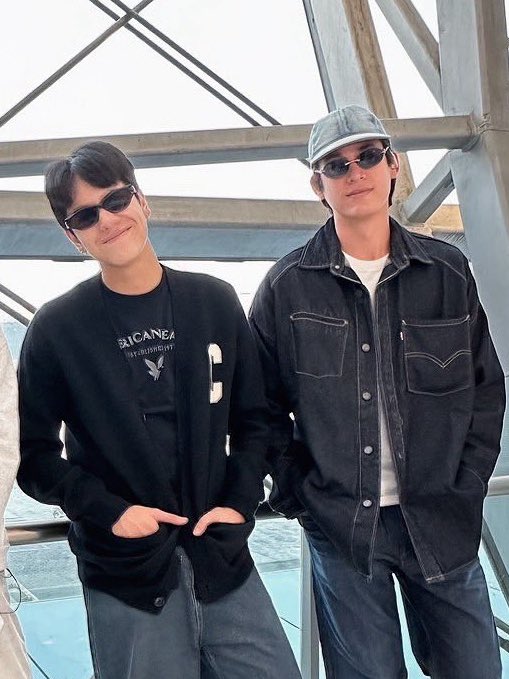 HYGGEdimple's tweet photo. งาน โรงเรียนลูกชายคนโต กับลูกชายคนเร๊ก🥹

เกียมทิชขู่ ซับน้ำตา ไปเชียร์คนเร๊ก ได้คนโตมาดูแลเพิ่ม แถมหลงหนัก เพราะไม่ค่อยดูแลตัวเอง

ที่สุดของที่สุด ลูกแม่มันเก่ง ปั่นรวมกัน แล้วเขย่าให้พอดีๆหน่อยได้ไหม🤣🤣🤣 https://t.co/PwLpjrfFCE