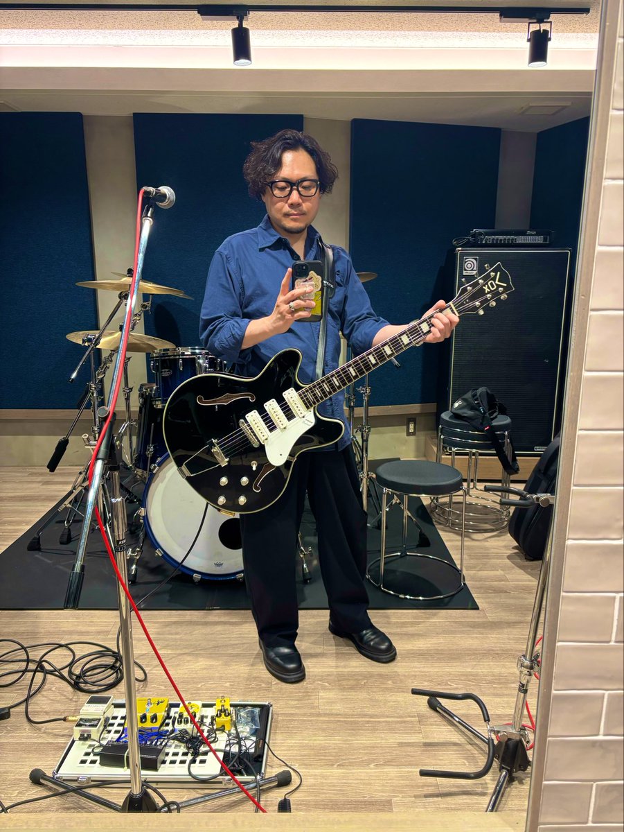 GIFFMUFF's tweet photo. 昨日はマルホ(焼肉)
今日はソロ(個人練)笑

歪ませないでギターを弾く事に悪戦苦闘している今日この頃…💦
むずいなぁ〜

でも折角なので人生初のセミアコを楽しみたいと思います😊 https://t.co/W8UBexhzwc