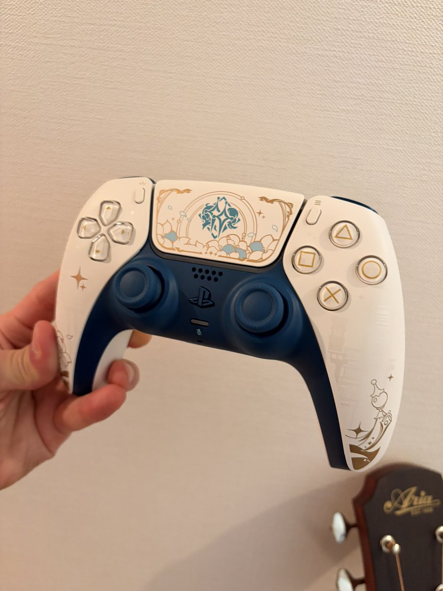 Mustangg__'s tweet photo. 原神のデュアルセンスを手に入れた！
めっちゃかわいい。 https://t.co/Hq1p2xgBdm