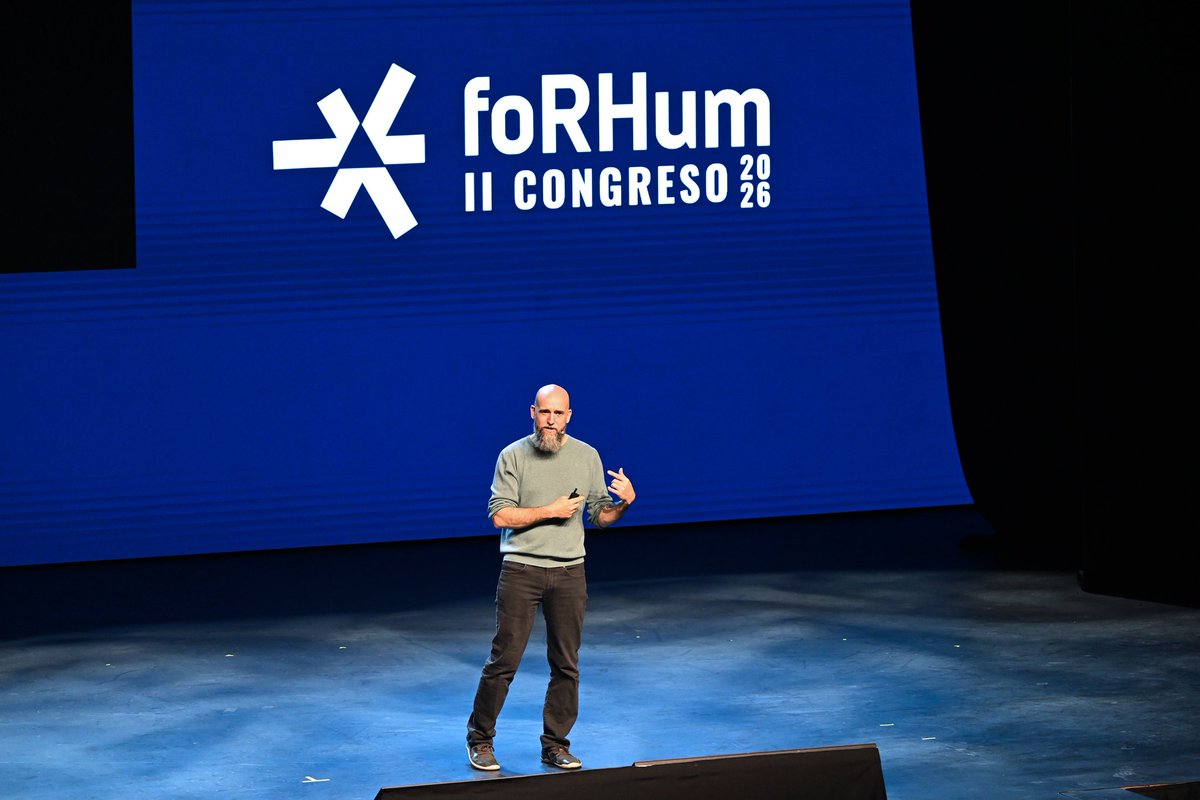 inteligencia_x's tweet photo. En el II Congreso foRHum 2026 pudimos hablar de un problema común en el sector de RRHH y en muchos otros sectores: equipos saturados, demasiados procesos y muy poco tiempo para gestionarlo todo.

Y es precisamente ahí donde entra la IA. Porque la inteligencia artificial ya está permitiendo automatizar tareas, optimizar procesos y liberar tiempo para que los equipos puedan centrarse en lo realmente importante. Además está cambiando la forma de contratar, formar y liderar, y las empresas que entiendan esto antes y preparen a sus equipos desde dentro van a jugar con una ventaja enorme en los próximos años.

Seguimos divulgando.