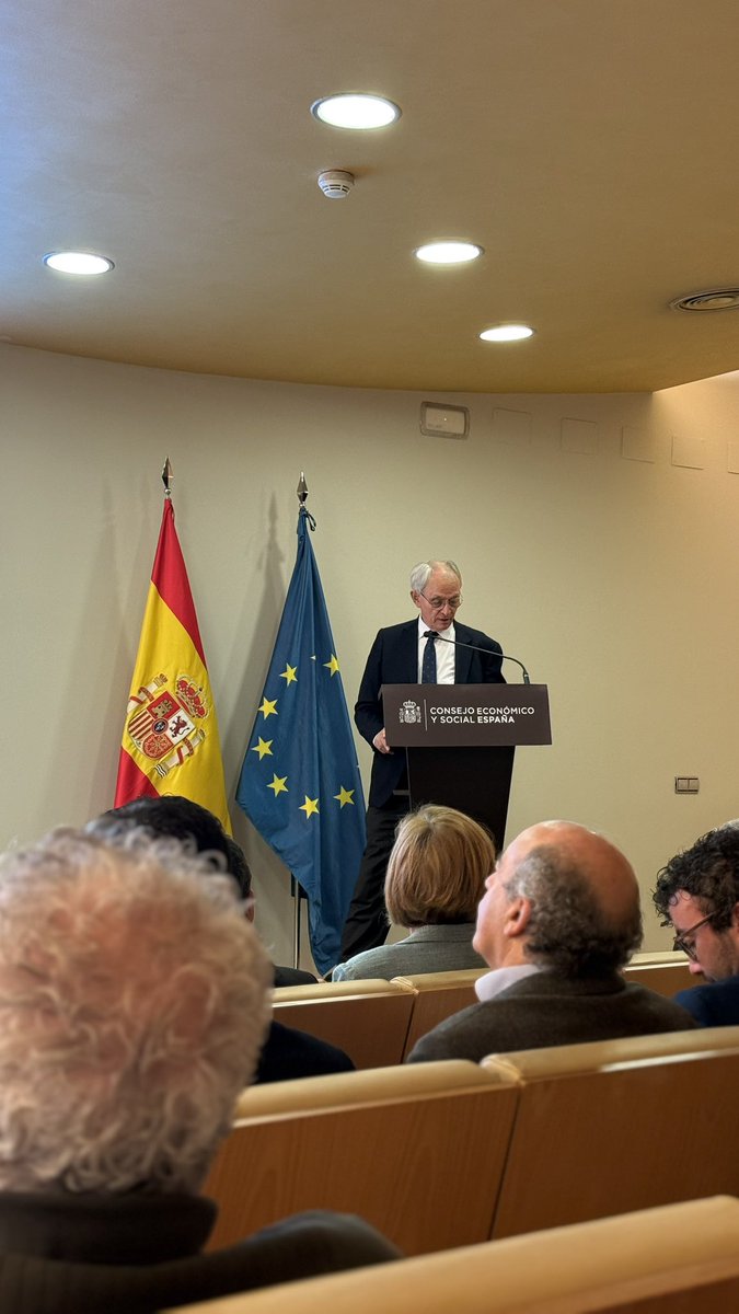 funalternativas's tweet photo. 🔴HOY || Presentación VII Informe de la desigualdad en España
Da la Bienvenida Antón Costas, Presidente del @CESEspana : “ha habido una fractura del orden social básico”
@OxfamIntermon @fundacion1mayo 
#desigualdad #España #gobierno #Economía https://t.co/vgWoKTocf0