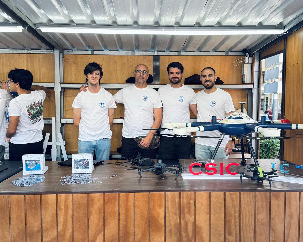 ICMAN_CSIC's tweet photo. El ICMAN participa el 7 y 8 de mayo en las XX Jornadas de Ciencia en la Calle “Diverciencia” en Algeciras. La unidad SeaDron mostrará al público sus investigaciones con drones y cómo estas tecnologías de vanguardia permiten estudiar el medio marino de forma innovadora. https://t.co/2eUxyCgCUX