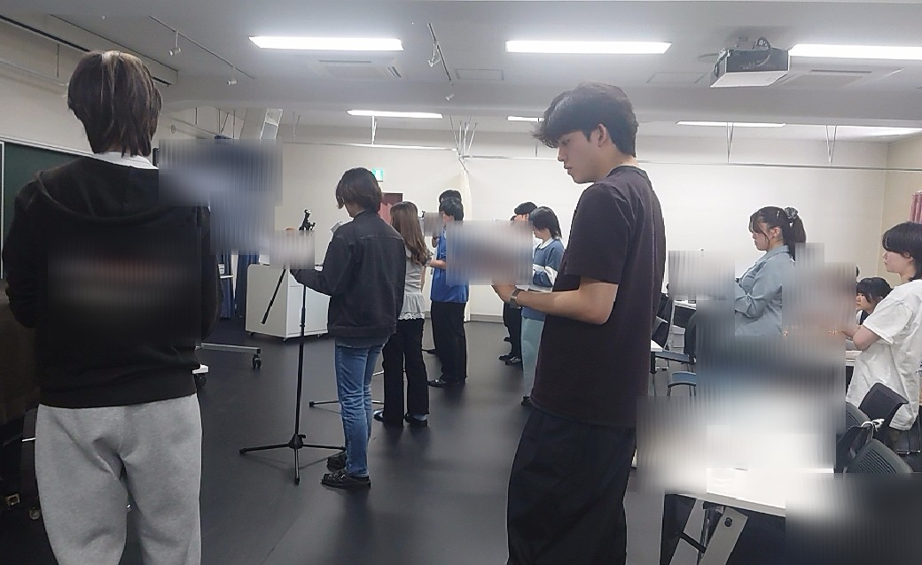 本日4年生は外画の授業でした。
アニメのアフレコと違って原語を聞きながらだったのでタイミングを合わせるのがとても難しかったです。
#名古屋芸術大学 #声優アクティングコース #声アク6期生