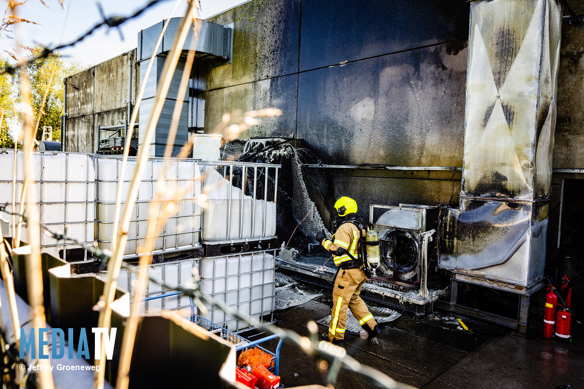 Brand op oefenterrein brandweer aan de Spinel in Dordrecht