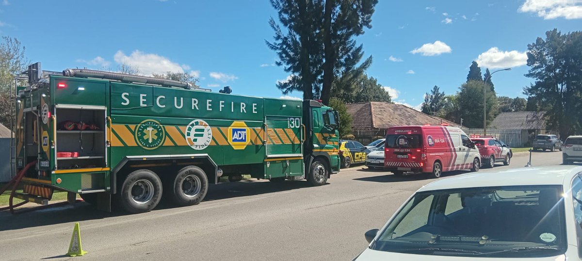Fidelity_Secure's tweet photo. Fidelity #SecureFire firefighters responded to a residential fire in Alberton, working alongside local municipal fire services and ER24.

Thanks to the team’s swift response and coordinated efforts, the fire was contained, preventing it from spreading to nearby structures. https://t.co/biJlCWf359