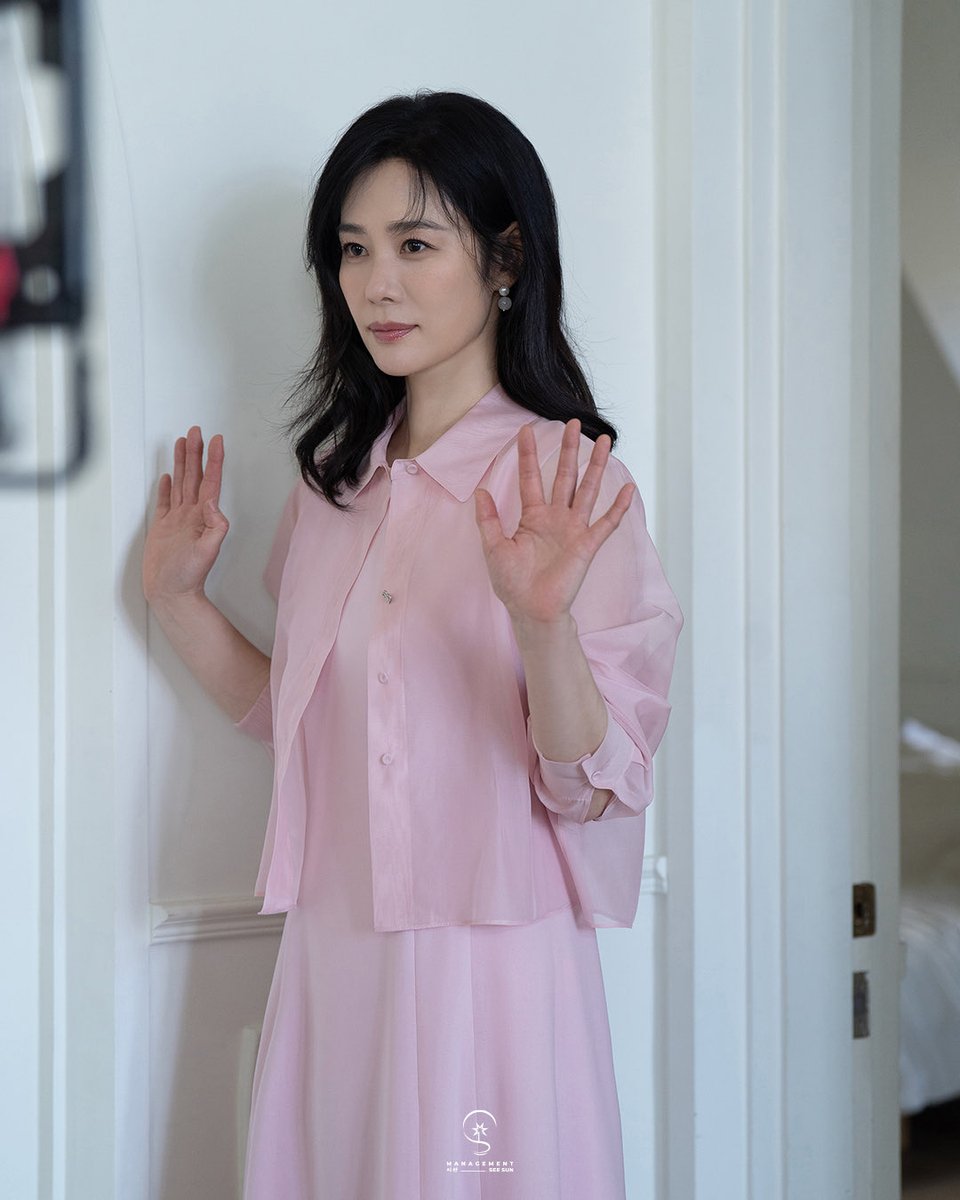 [#김현주]

봄 제대로 느끼고 싶은 사람~? ｡༶⋆˙⭒*
현주 배우 ‘보그 5월호’ 비하인드 보면 돼🌷

🔗 blog.naver.com/seesunent/2242…

#KimHyunJoo 
#보그코리아 #VOGUEKOREA