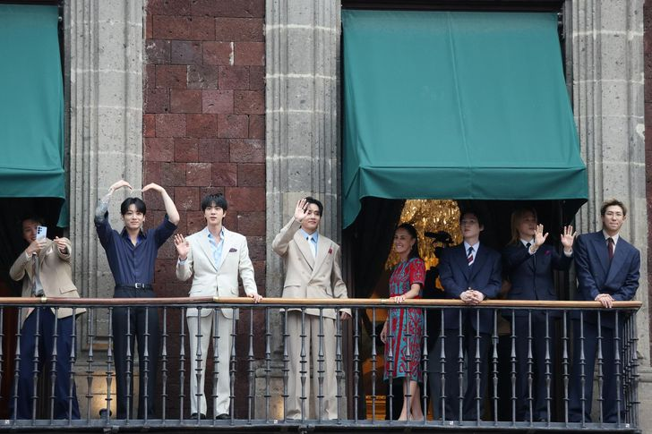 tibuyyy_'s tweet photo. @billboardlatin BTS is 7 here you can use this picture with all 7 members present
@billboardlatin https://t.co/DPBVnza6V6