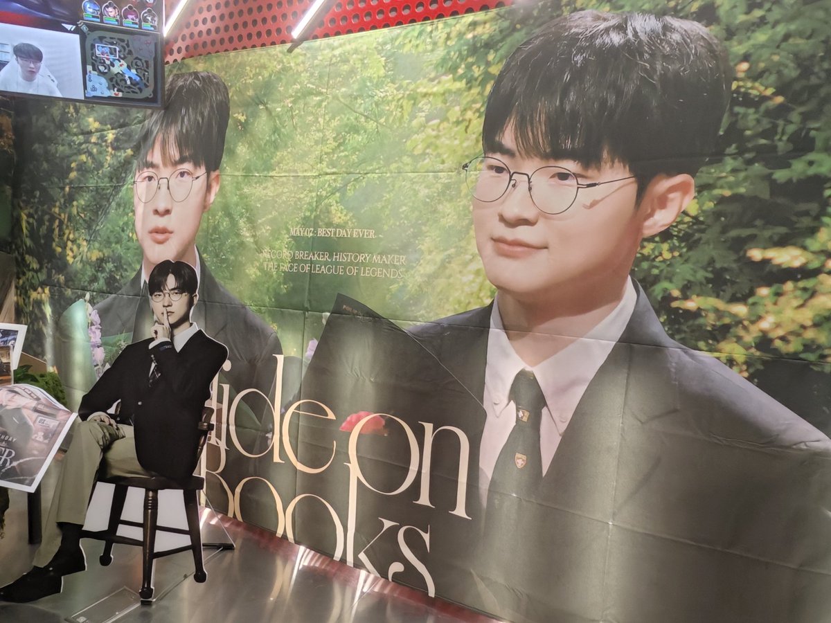 vceruleanv's tweet photo. ＃HIDE_ON_BOOKS #CHAPTER_0507
＃HAPPYFAKERDAY happyhappy https://t.co/QvUxSpNLtc