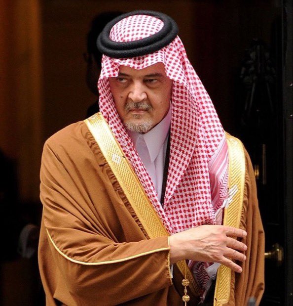 albdr97's tweet photo. خل قلبك قوي وخل عندك عزوم
وأطرد هموم قلبك وعطها .. قفاك

وأعرف إن الحياة الفانية .. ما تدوم
مايدوم غير .. ذكرك وماتربت يداك

— سـعـود الـفـيـصـل https://t.co/sn8RTMHYyM