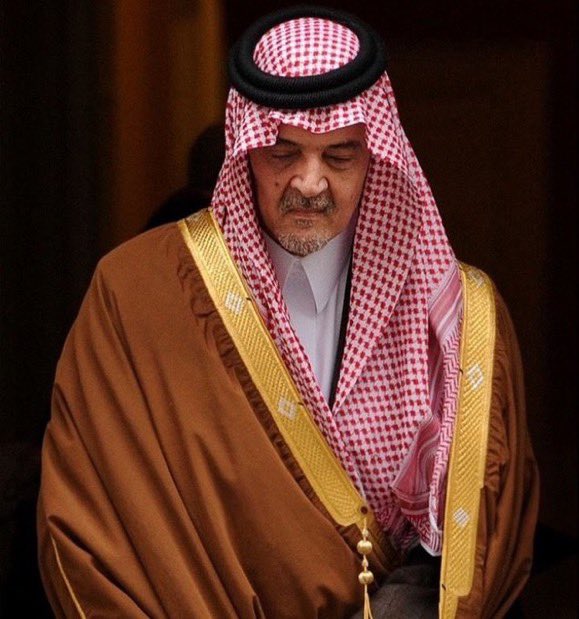 albdr97's tweet photo. خل قلبك قوي وخل عندك عزوم
وأطرد هموم قلبك وعطها .. قفاك

وأعرف إن الحياة الفانية .. ما تدوم
مايدوم غير .. ذكرك وماتربت يداك

— سـعـود الـفـيـصـل https://t.co/sn8RTMHYyM