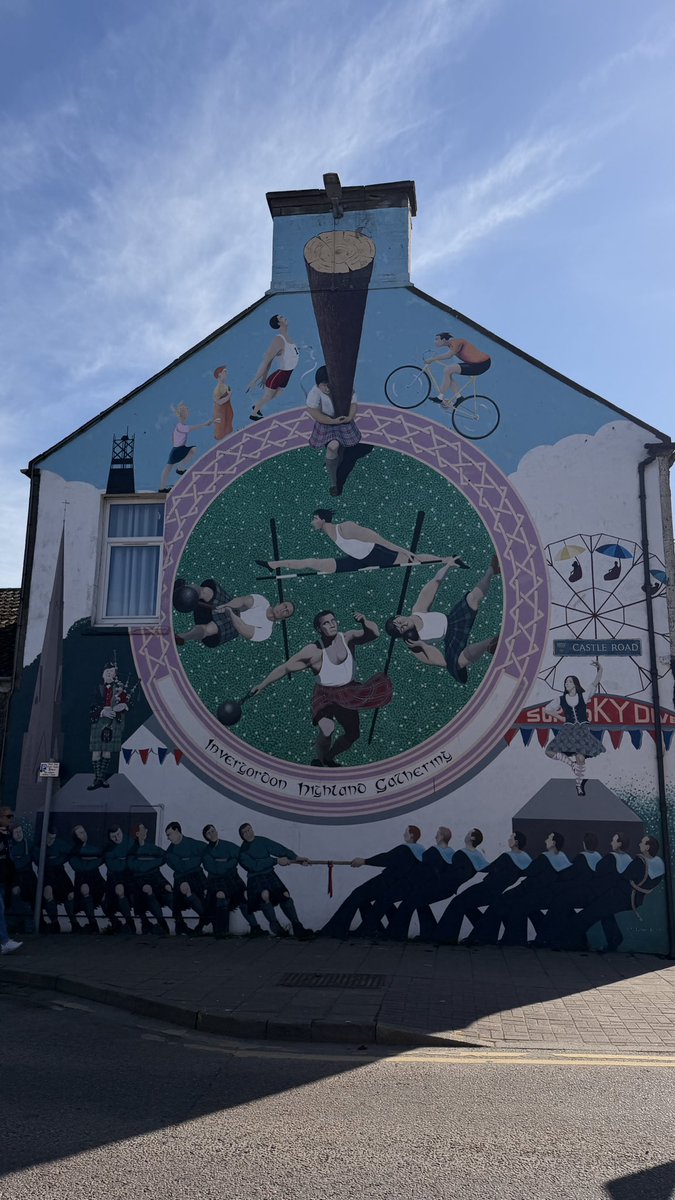 Daisytan31's tweet photo. The murals of Invergordon, Scotland https://t.co/vNeU0Zgxjt