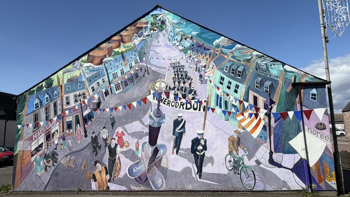 Daisytan31's tweet photo. The murals of Invergordon, Scotland https://t.co/vNeU0Zgxjt