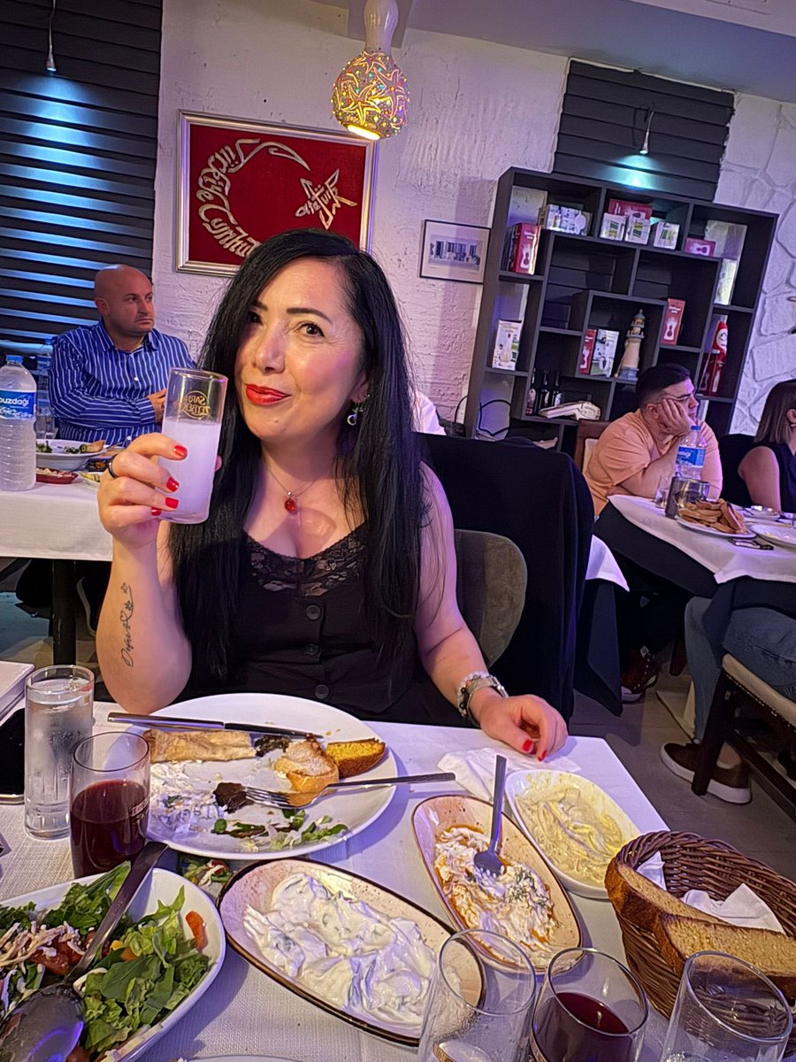 ilknr72's tweet photo. Beraberiz her daim🥰 #tbt 
@MY_Florya  @ozalptolga 
Yarın akşam yeni fotilerle💜🍀🪬 https://t.co/TnQ8vc3HrV