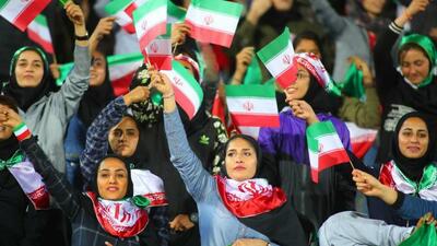 معلمی که ذهن نسلی را با بصیرت پرورش دهد، حضور را در خیابان‌ها واجب میدادند تا دشمن خیال خام نکند. #سپاس_معلم