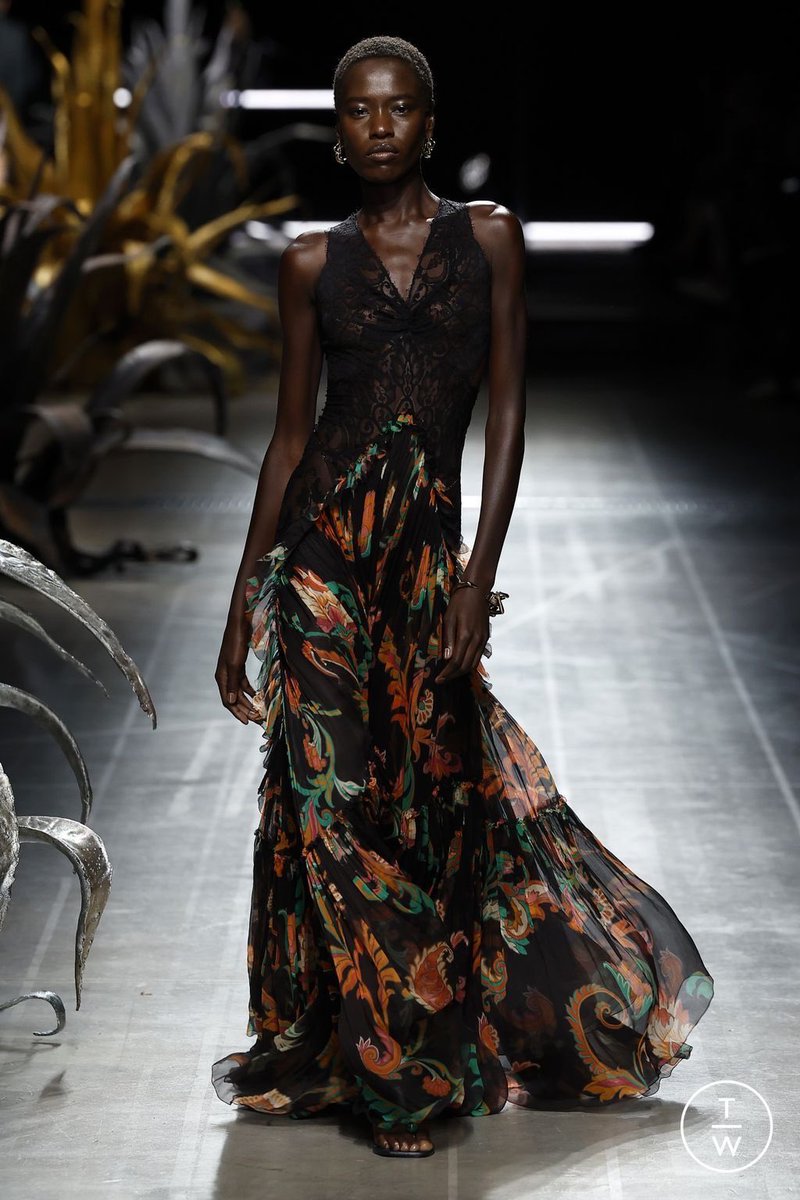 _Mo_View's tweet photo. Some ETRO Ready to Wear Pieces https://t.co/QU8zFRxsA7