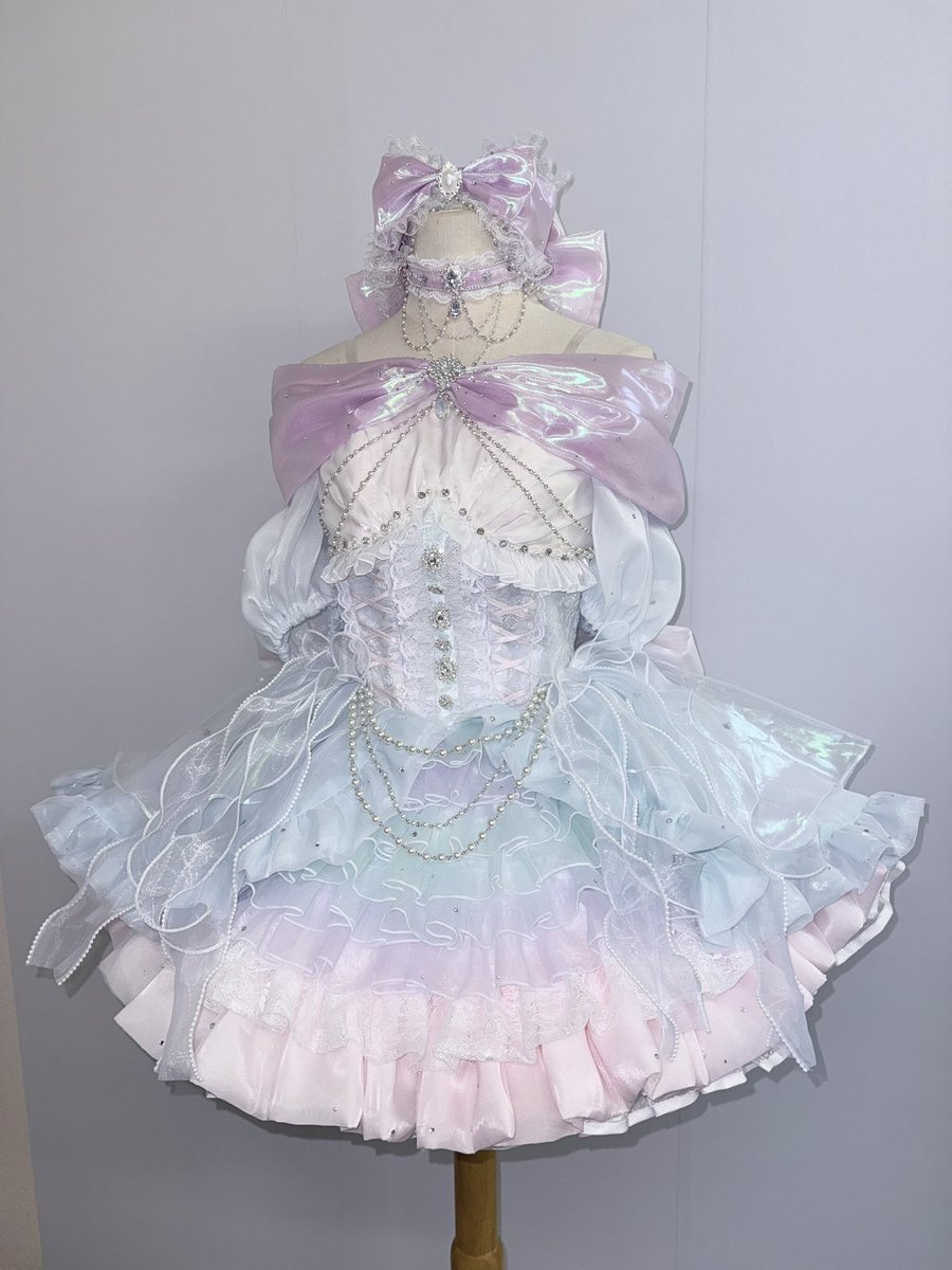 MIN costume tweet media