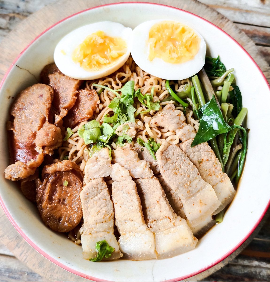 ผักต้มกับขนมหม้อแกง tweet media