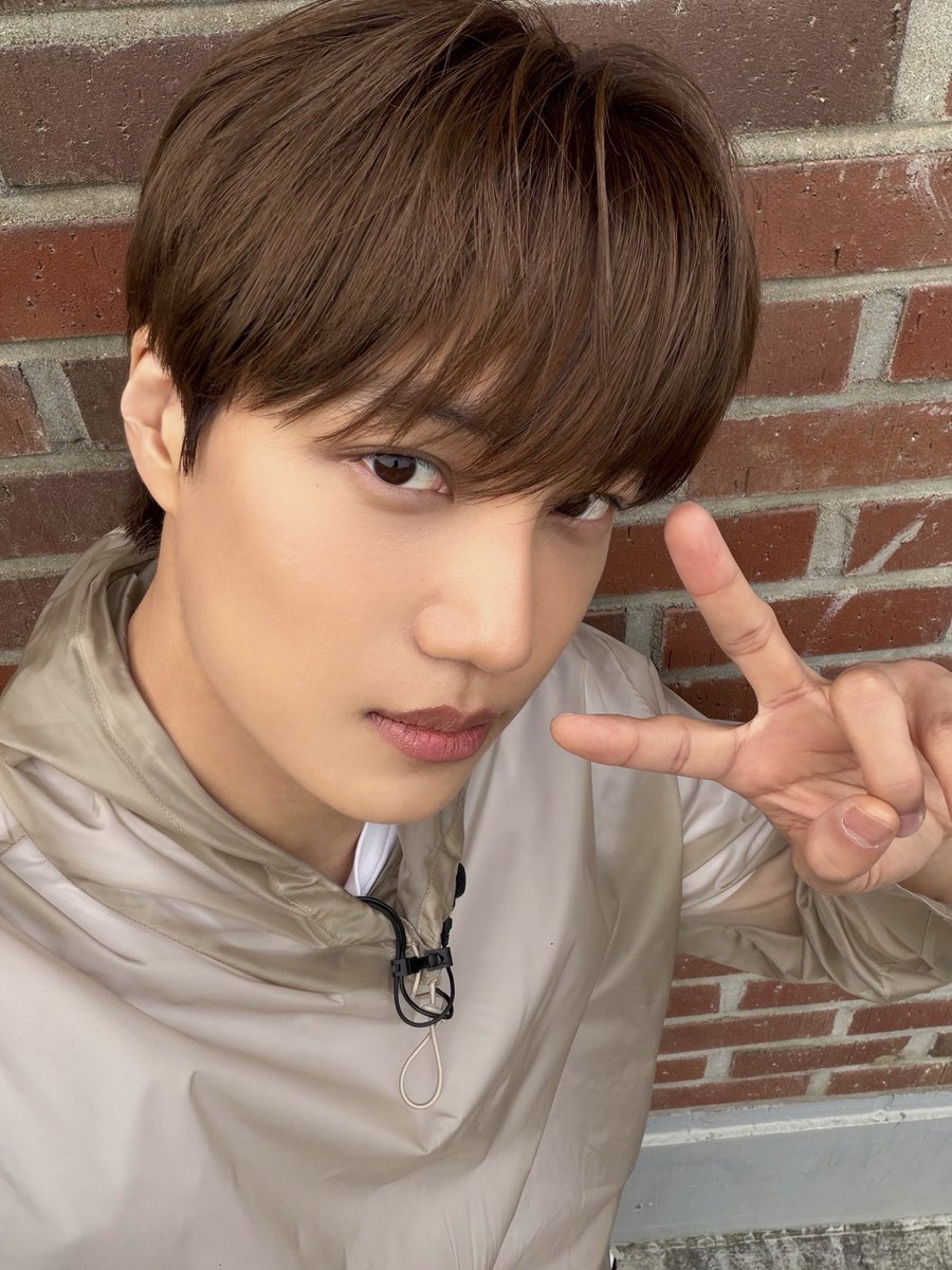 EXO tweet media