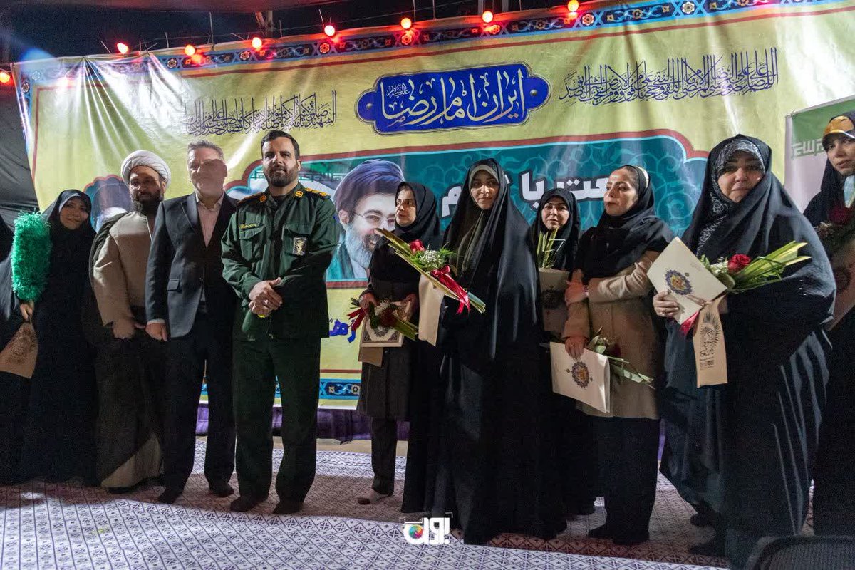 معلم شهید رفت تا سرافرازی درس بدهد. معلم زنده ماند تا غیرت و حماسه را در کلاس زنده نگه دارد. هر دو سهم بزرگی از این وطن دارند.

#سپاس_معلم