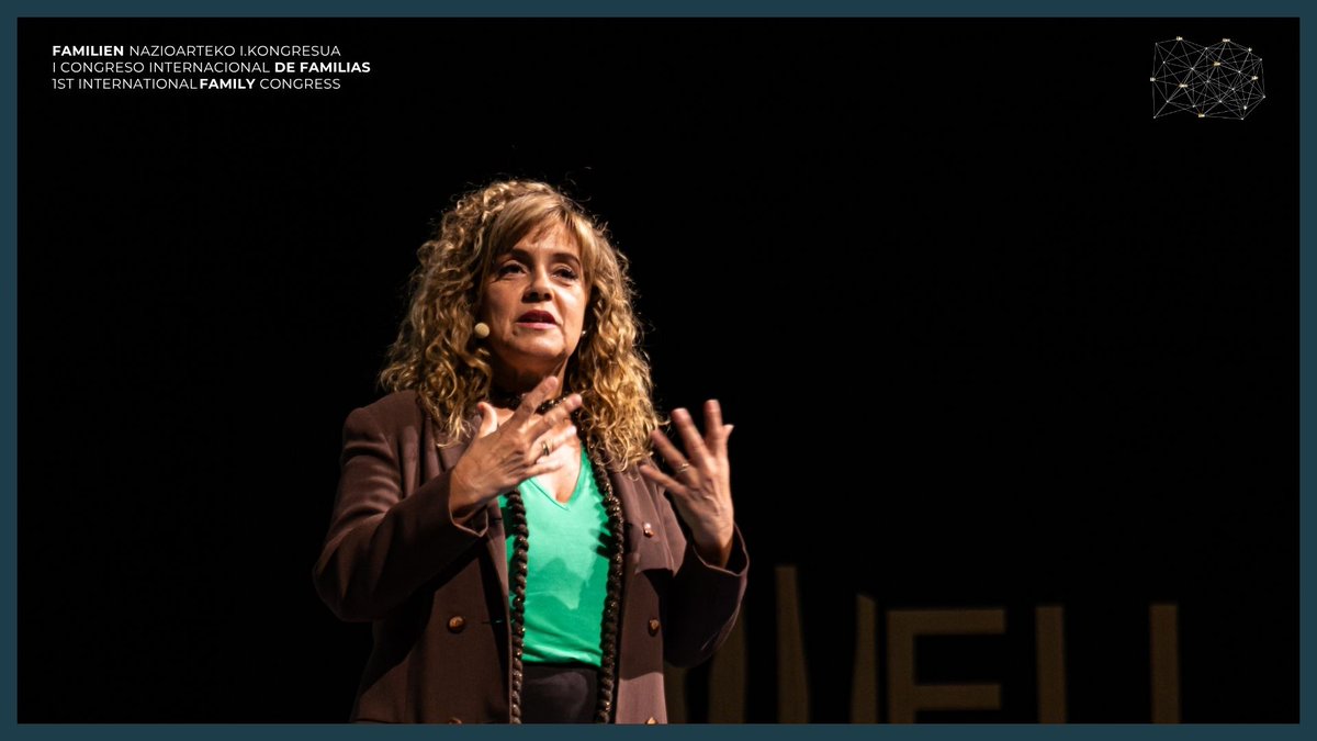 OngizateEJGV's tweet photo. 🌱 Cristina Gutiérrez Lestón y Leticia Garcés Larrea han protagonizado una ponencia dinámica sobre educación emocional y parentalidad positiva.
💬 «Sin confianza nada funciona».
💬 «La teoría hay que vivirla y convertirla en ikigai». https://t.co/TPuhzWmulT