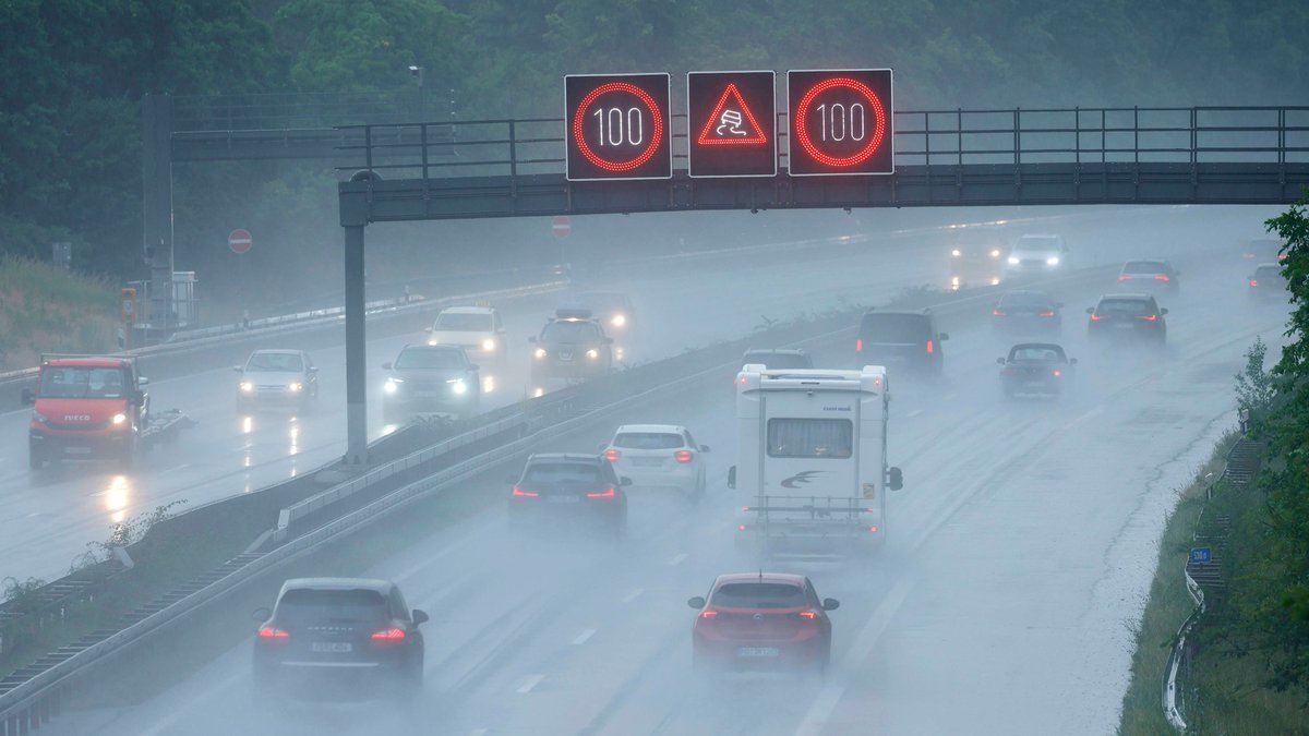 Aquaplaning sorgt für drei Unfälle auf der A9 zwischen Weißenfels und Naumburg mz.de/lokal/naumburg…