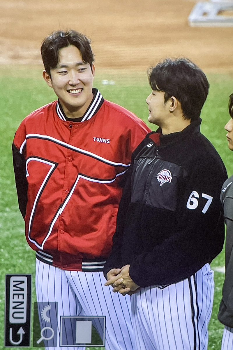 코드 tweet media