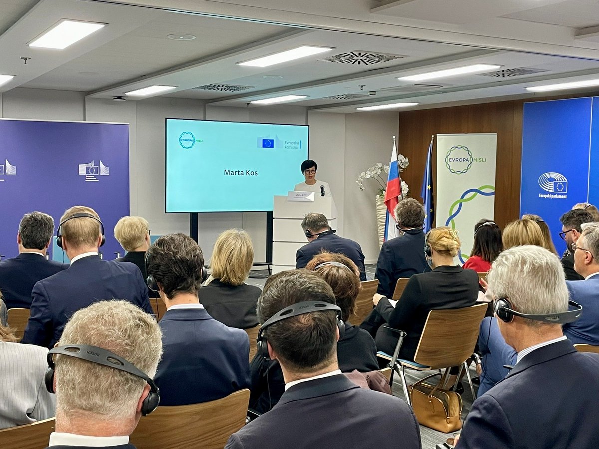EKvSloveniji's tweet photo. 1/2 #EUEnlargement je ena od poti za dvig konkurenčnosti. Države, ki se približujejo EU, krepijo tudi nas. 

Izkušnje kažejo, da je širitev tudi gosp. zgodba o uspehu za vse. 

- @MartaKosEU danes v Hiši EU na dogodku Konvergenca in konkurenčnost: 🇸🇮, širitev &amp; prihodnost  v🇪🇺 https://t.co/1TZsM2fgvZ