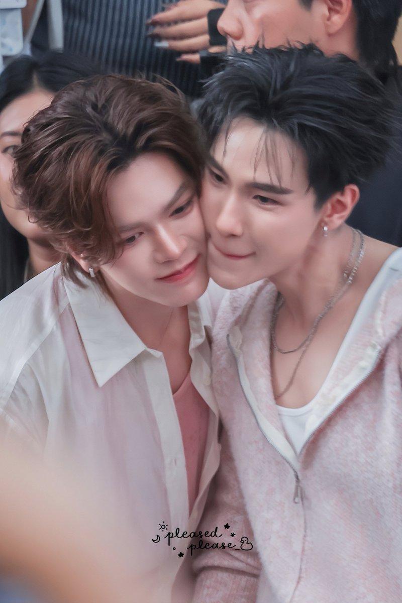 ถ้าเหมียวมาร์คอ้อน พระเมะเราก็พร้อมเสมอ~

จุ่มแก้ม ✅️

JUNIORMARK WITH BARENBLISS

#barenblissxJuniorMark
#juniormark