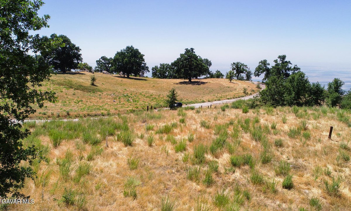 chilenoces's tweet photo. 27120 El Camino Drive, Tehachapi, CA, 93561
0 bed | 
Active | 30000
https://t.co/4xPHhP3aqE
Imagine waking to sweeping mountain vistas and fresh alpine air. On this beautiful 14.66-acre residential lot, 4,394 ftelevation. your mountain retreat or cabin is waiting to be... https://t.co/quYoPMEuMU