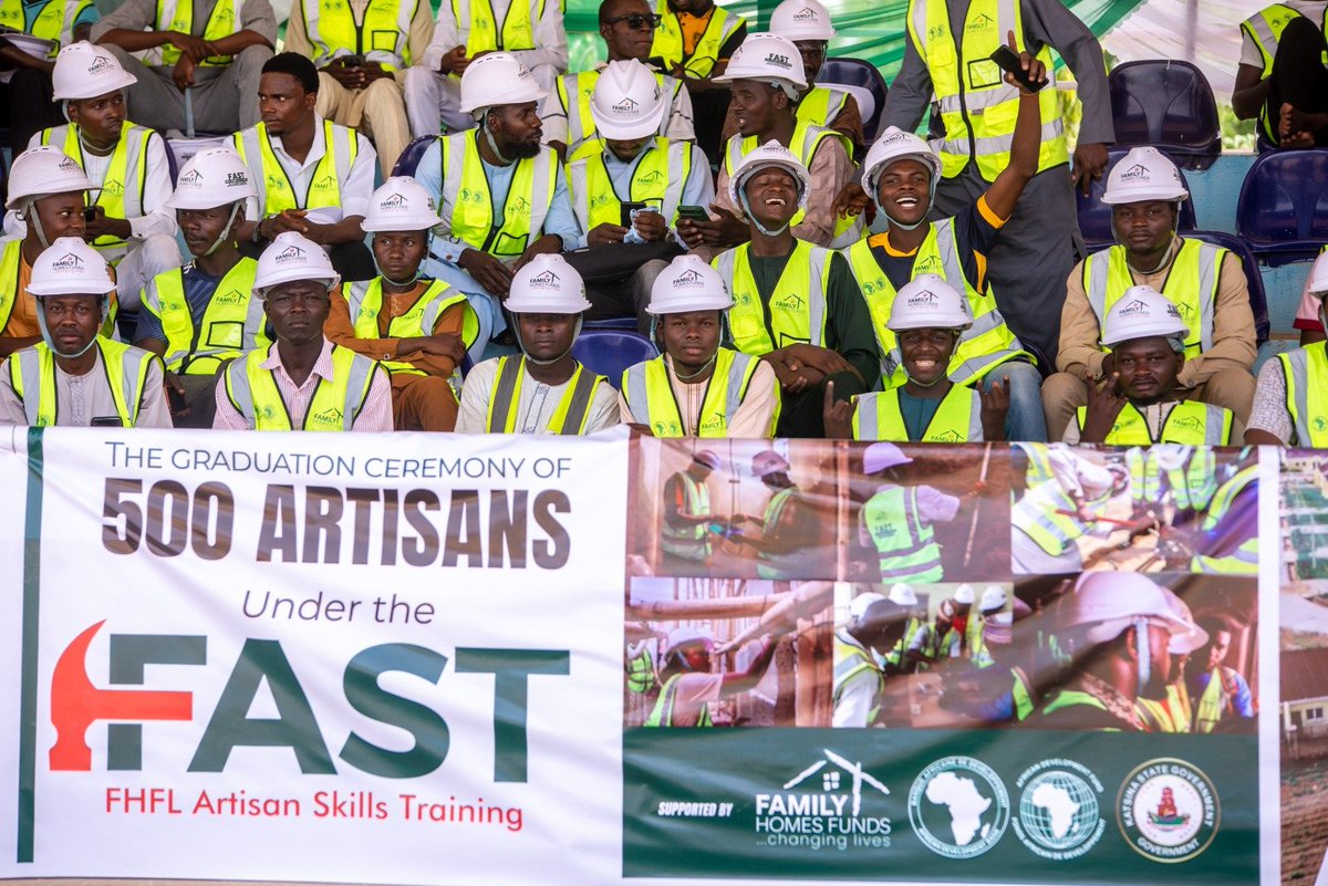 FHFL_FAST's tweet photo. 500 Graduates. 500 Immediate Jobs. 1 Massive Win for Katsina! ๐
On Wednesday, the #FASTProject graduation took a historic turn as all 500 newly certified artisans were hired on the spot by Cosmos Residential City Ltd for a โฆ155bn housing project! ๐งต๐ https://t.co/szSRtYqYDs