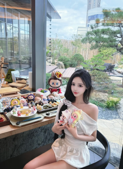 第一次翻墙来X看黄的吗？为什么到现在我一点片都刷不到了…..😨 https://t.co/mhRwBN1obo