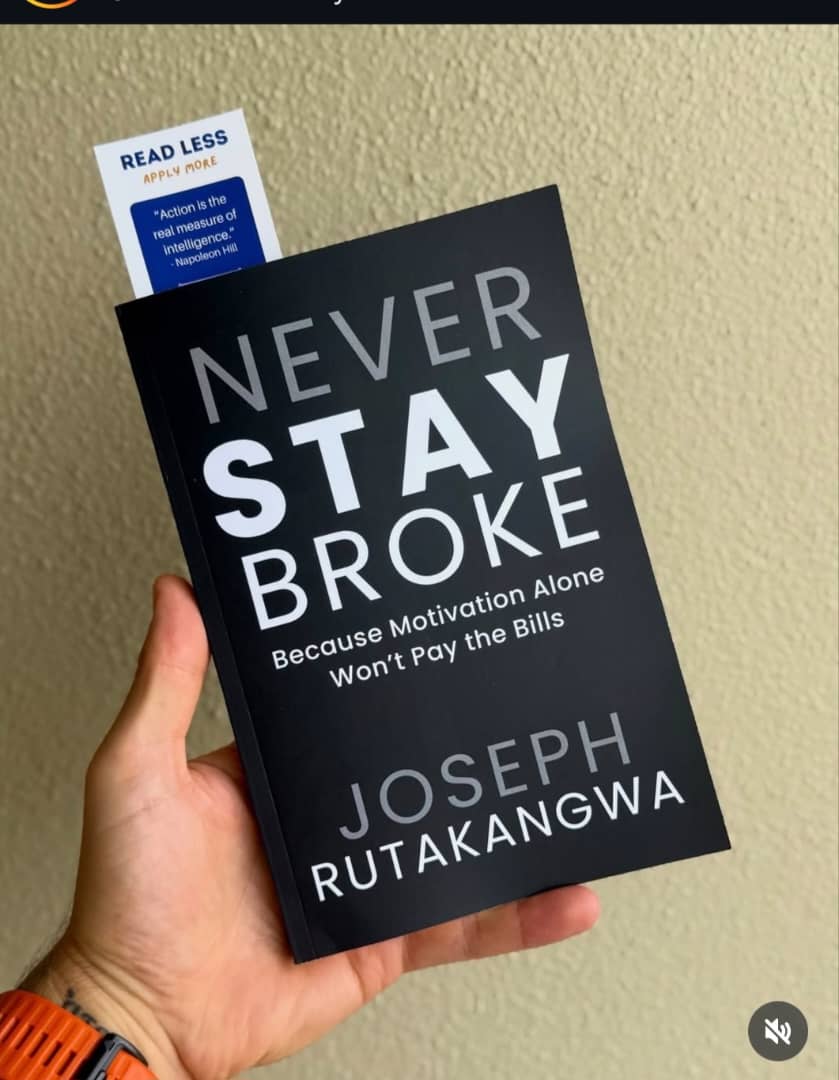 Chapter one ya hiki kitabu mwandishi anasema - Ikiwa umefika hatua ambayo huioni kesho yako, mambo yamekuwa magumu, unaona giza, huelewi ufanyeje

Basi fanya uwezalo angalau upate chochote halafu akaanza kushuka madini ya nini ufanye 🫵

Motivation alone won't pay bills.